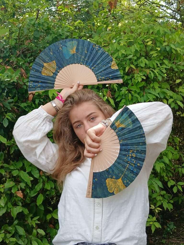 éventail artisanal bleu nuit & or