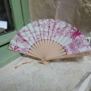 Éventail Simone Girl Power – tissu blanc illustrations bordeaux (oiseaux, feuilles, architecture)