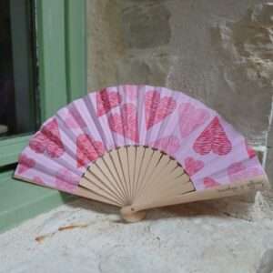 Éventail Michelle Girl Power – tissu rose avec cœurs rouges et roses