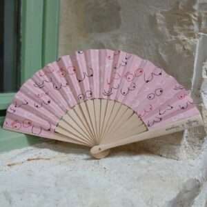 Éventail Malafa Girl Power rose – vue complète avec poitrines stylisées