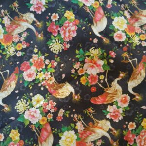 Éventail Perséphone fait main en tissu sombre à fleurs et grues, inspiré de la déesse du renouveau