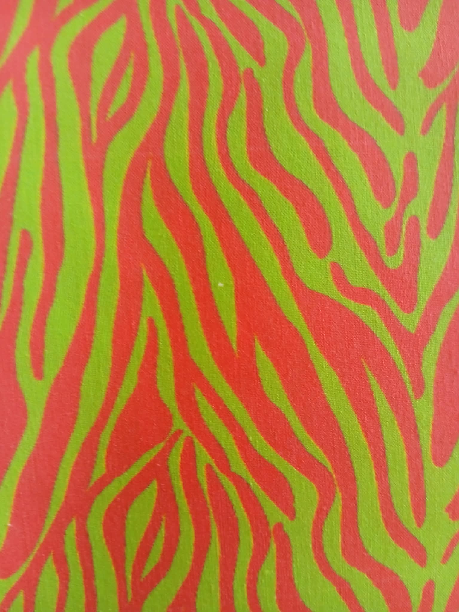 Tissu éventail motif zébré fluo corail vert